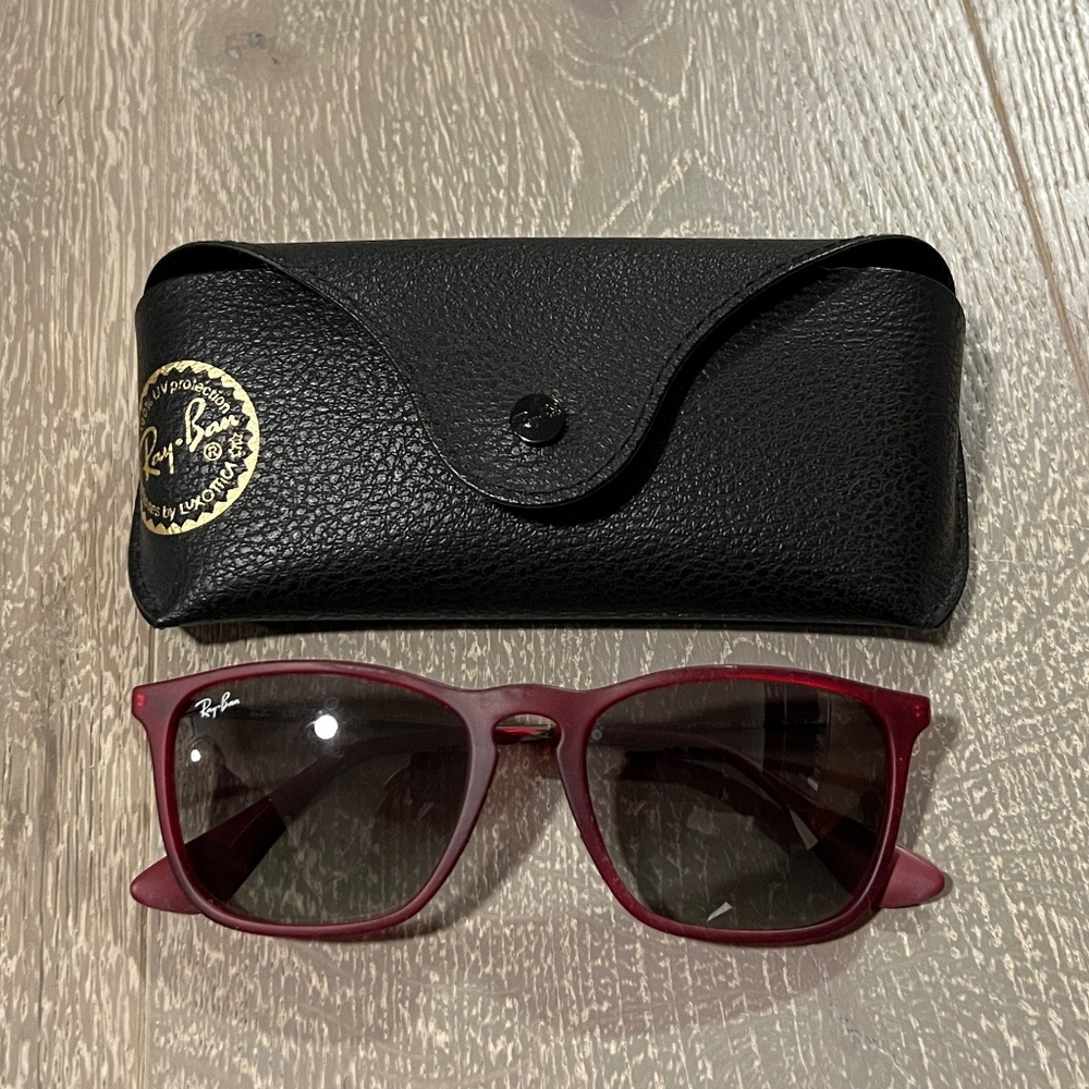 Ray-Ban "Chris" red frame